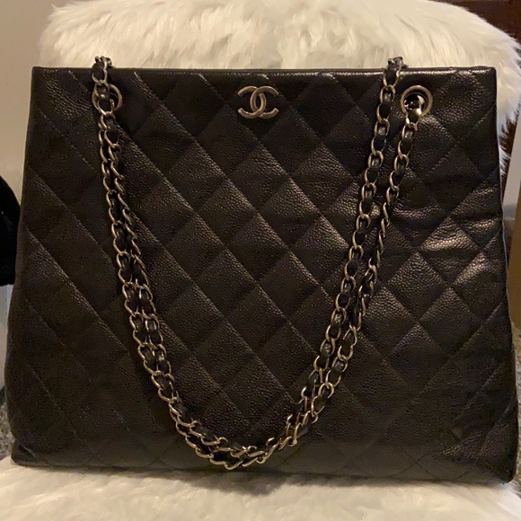 Handbags - Vintage Chanel Tote